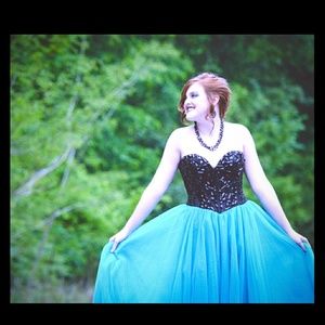 Stunning, full length formal.  Very eye-catching